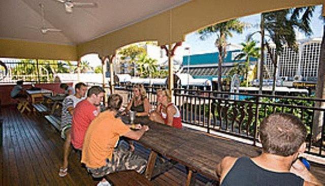 Global Backpackers Cairns Central Экстерьер фото