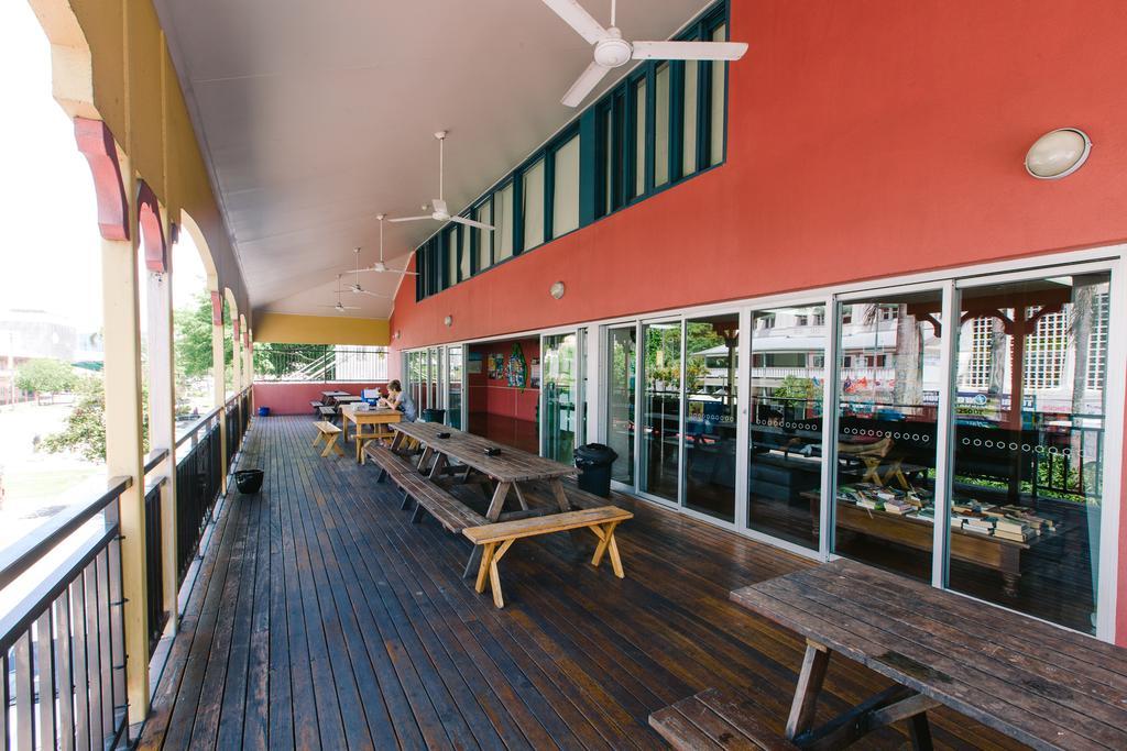 Global Backpackers Cairns Central Экстерьер фото