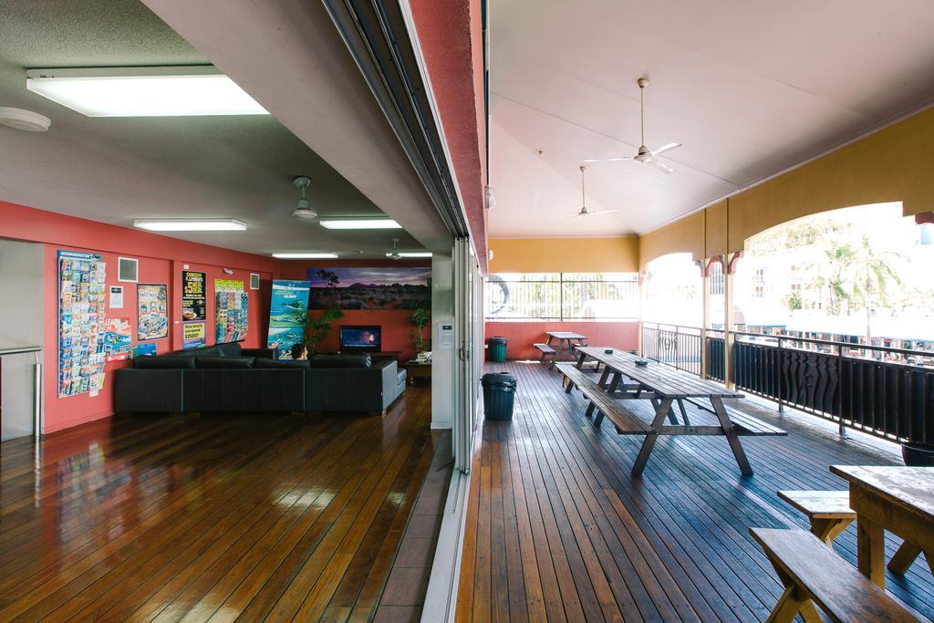 Global Backpackers Cairns Central Экстерьер фото