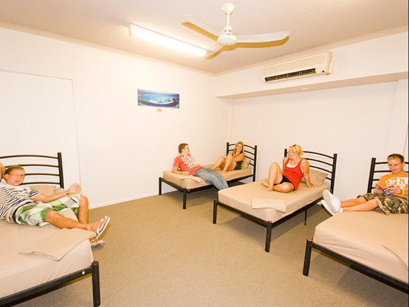 Global Backpackers Cairns Central Экстерьер фото